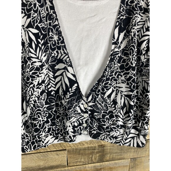 C.D. Petites Women's Sz XL Black & White Layered Floral Short Sleeve Sweater Top - Picture 4 of 10